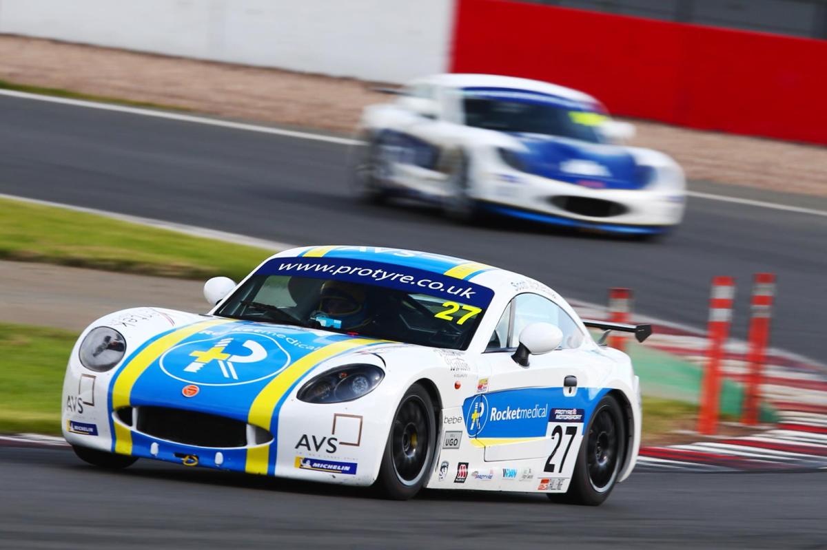 McKenna Moves To Top Of Ginetta GT5 Table With Thrilling Donington Win